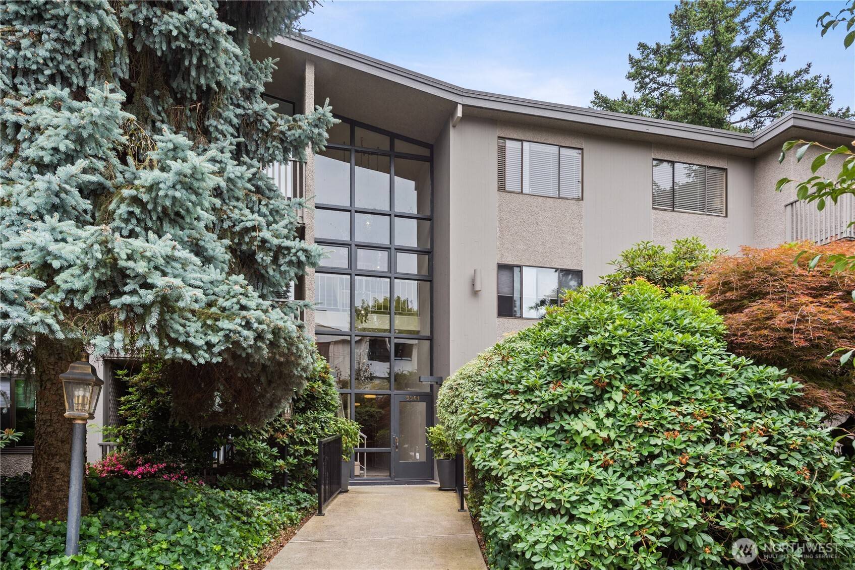 Bellevue, WA 98004,9901 NE 4th ST #3