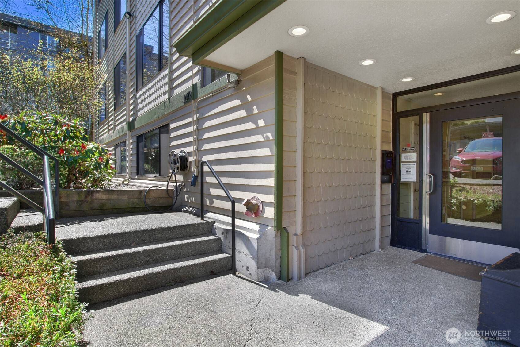 Seattle, WA 98115,9512 1st AVE NE #402