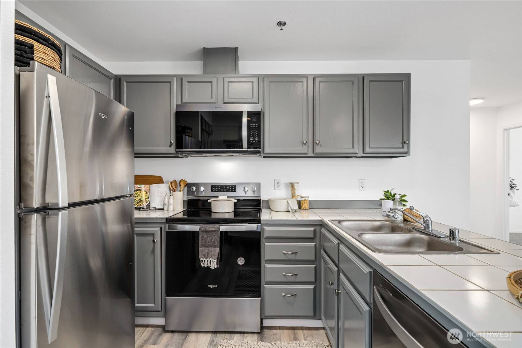 Seattle, WA 98116,3717 California AVE SW #304
