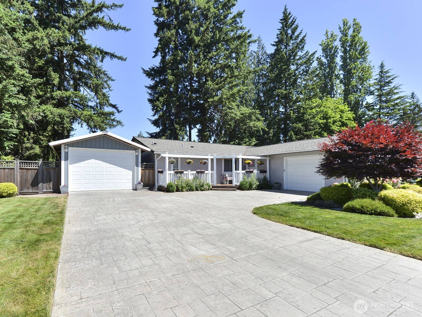 Bellevue, WA 98008,906 164th AVE NE