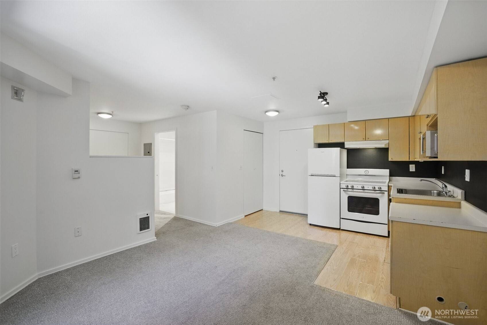 Seattle, WA 98121,425 Vine ST #513