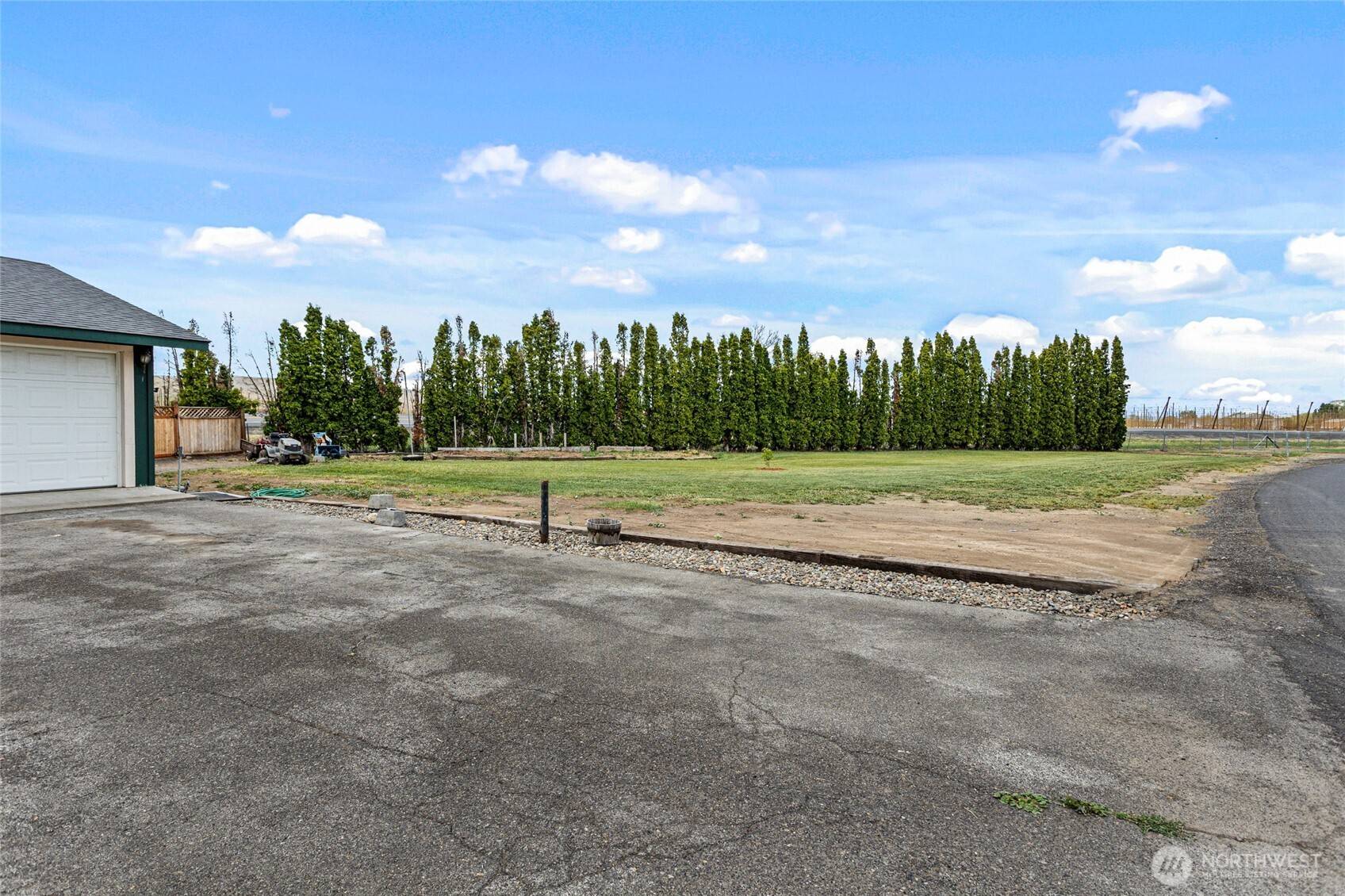 Moxee, WA 98936,230 W Blossom DR