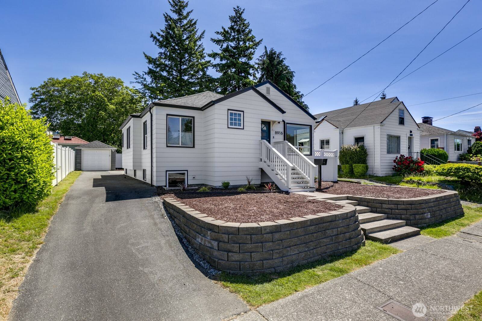 Seattle, WA 98115,8916 5th AVE NE