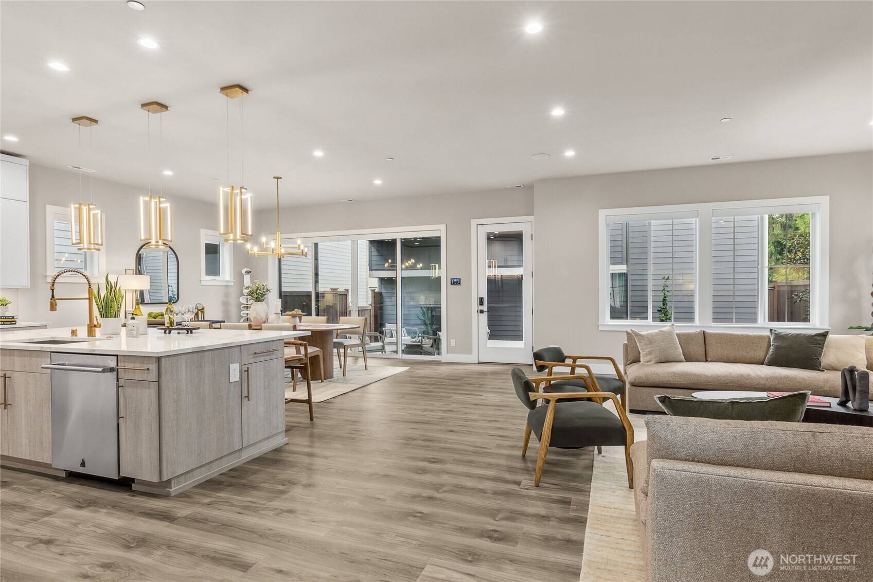 Kirkland, WA 98033,215 8th AVE W