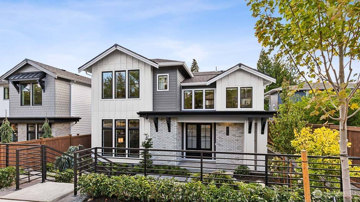 Kirkland, WA 98033,215 8th AVE W