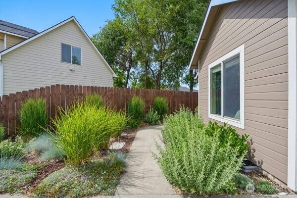College Place, WA 99324,252 NW Ruby LN