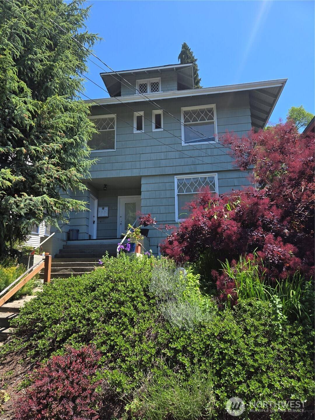 Seattle, WA 98102,620 12th AVE E #A
