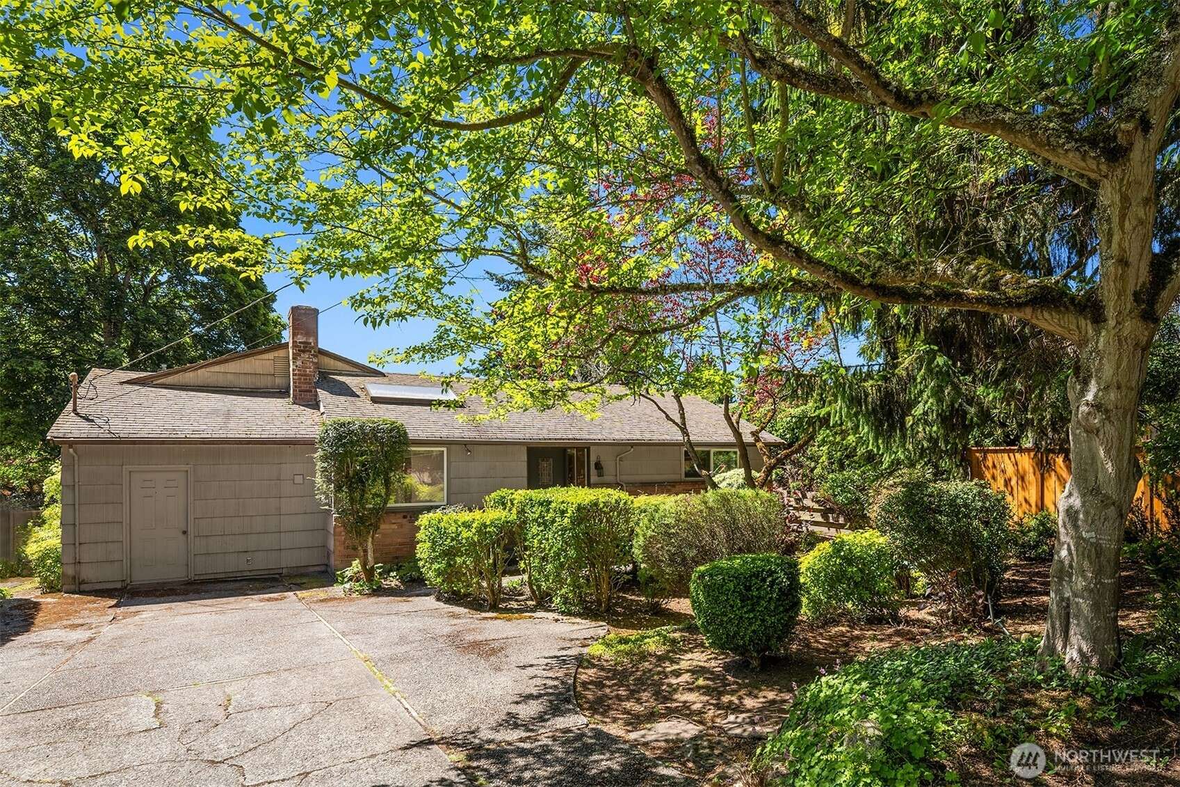 Medina, WA 98039,7611 NE 8th ST