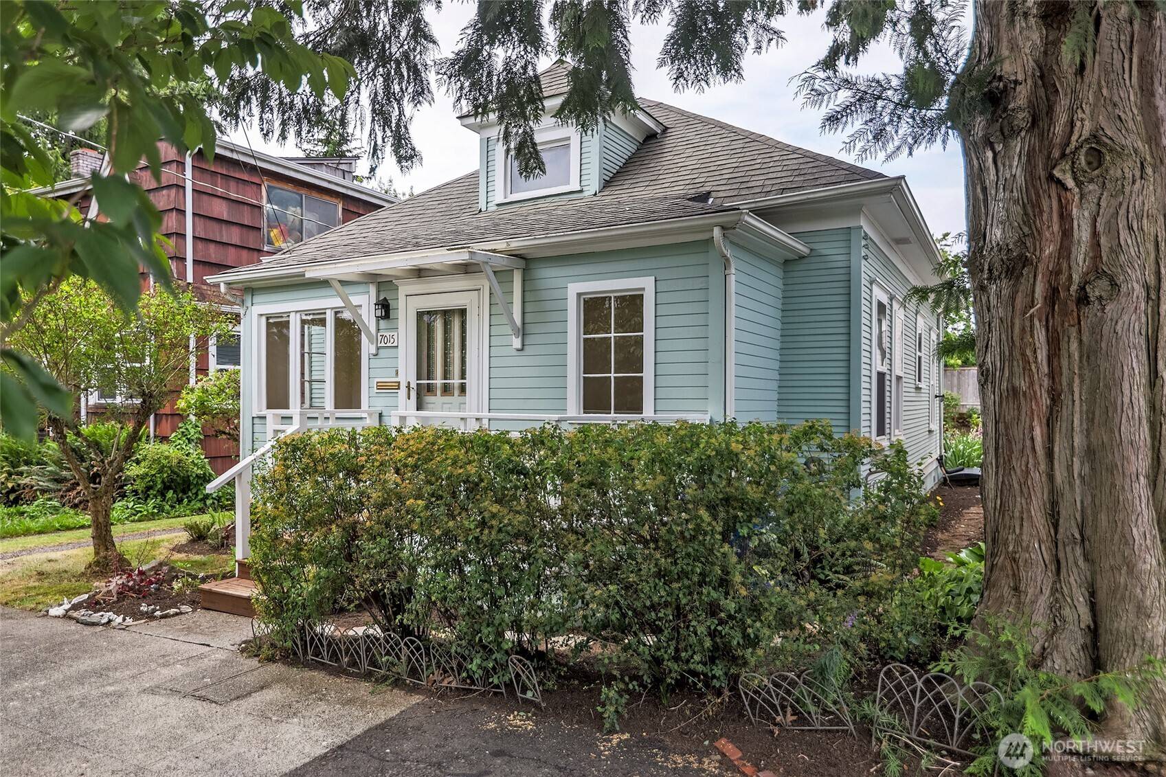 Seattle, WA 98117,7015 23rd AVE NW
