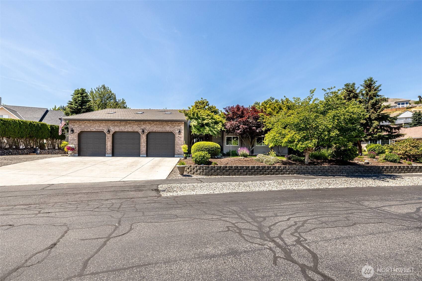 Wenatchee, WA 98801,628 Meadows DR