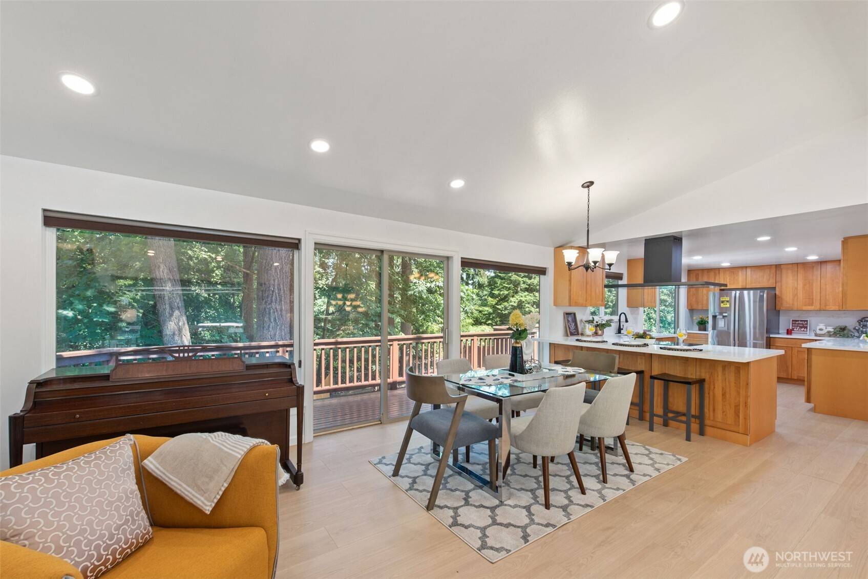 Bellevue, WA 98006,11730 SE 52nd St, Bellevue, WA 98006