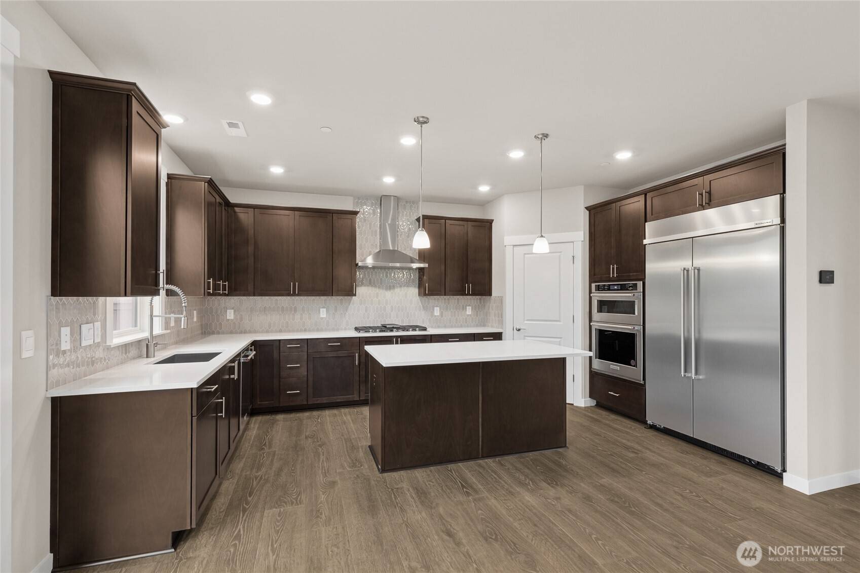 Kirkland, WA 98033,13487 NE 105th CT #11