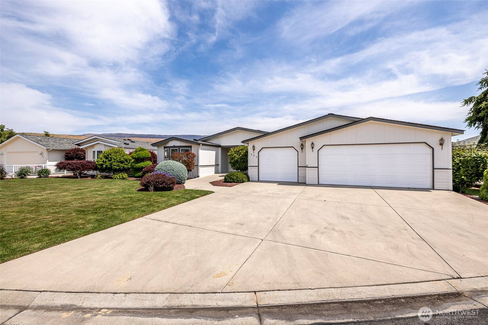 East Wenatchee, WA 98802,580 Canyon DR