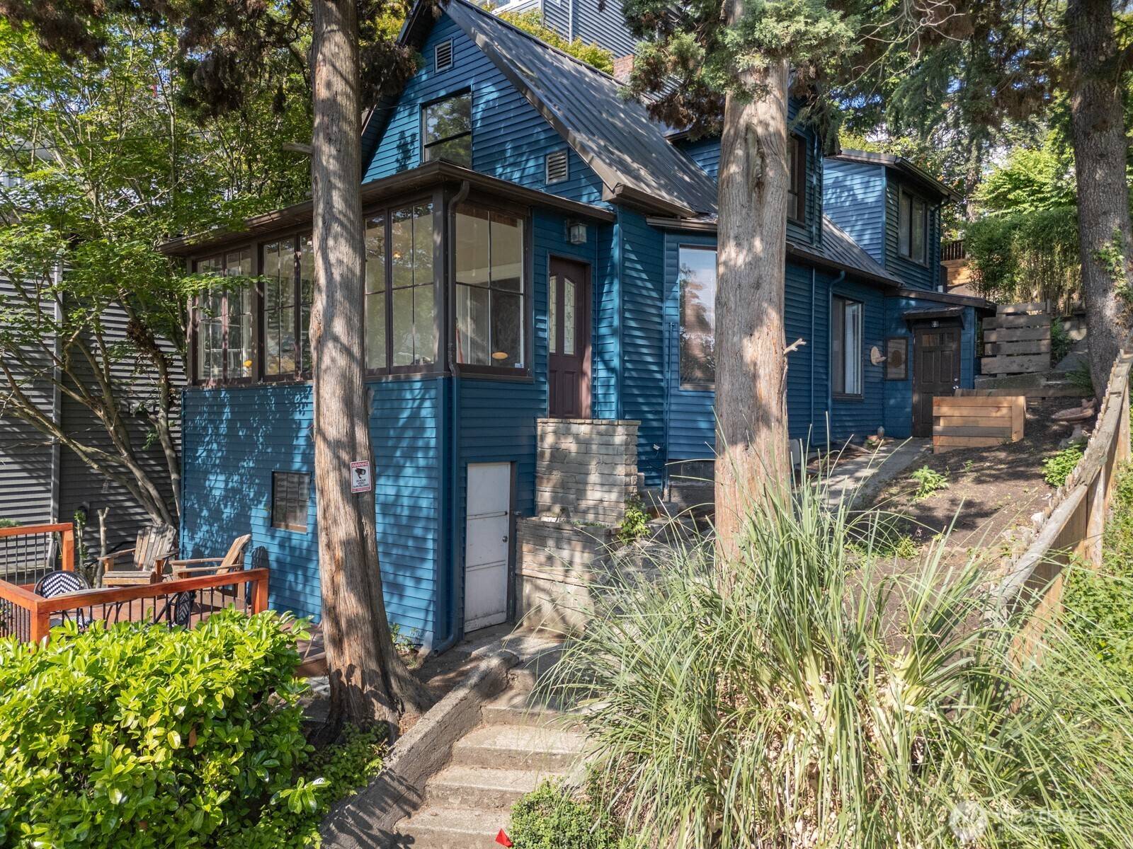 Seattle, WA 98119,2560 Gilman DR W