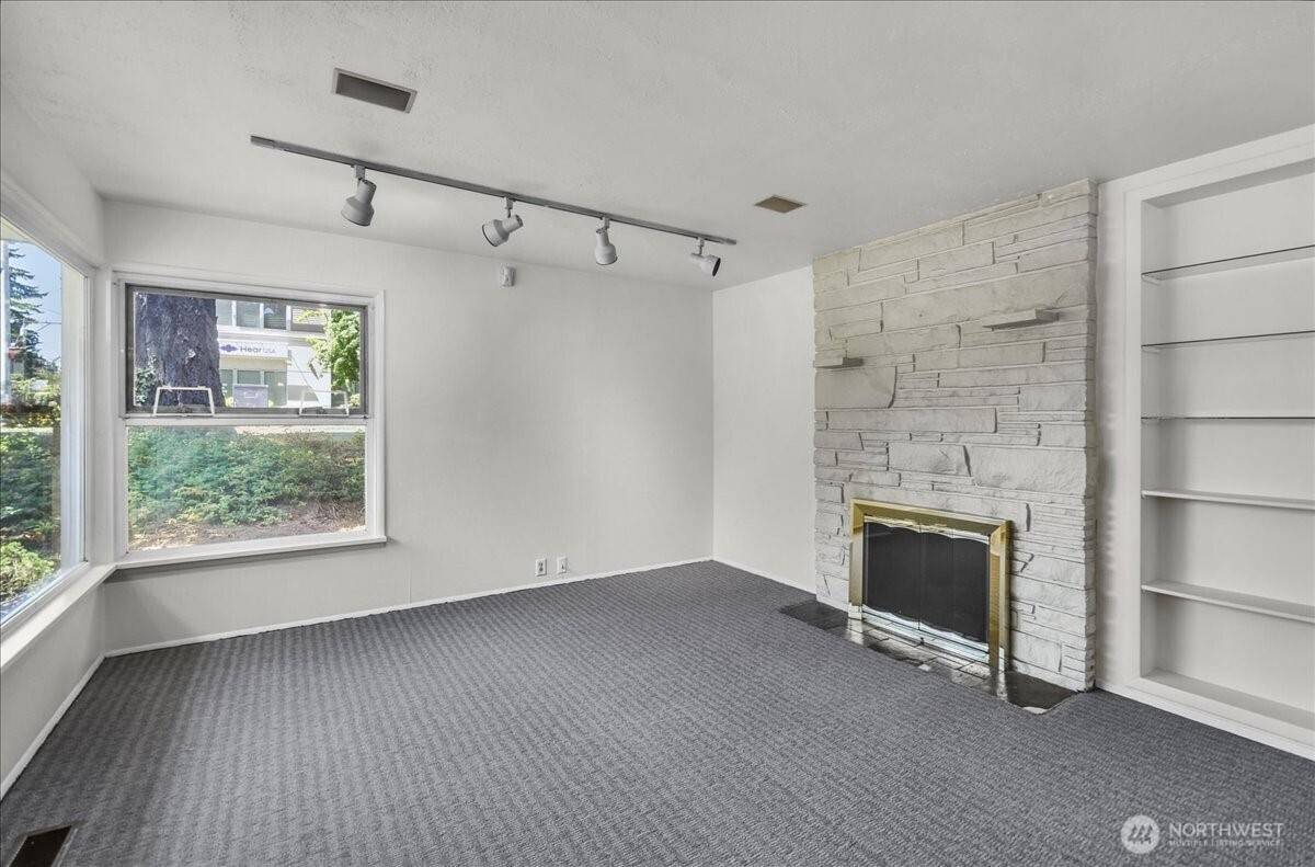 Edmonds, WA 98026,7523 220th ST SW