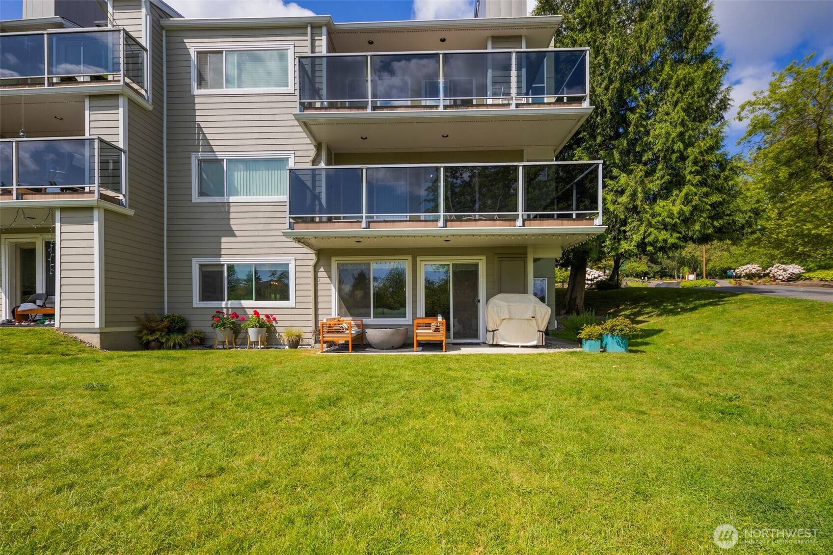 Redmond, WA 98052,7008 155th PL NE