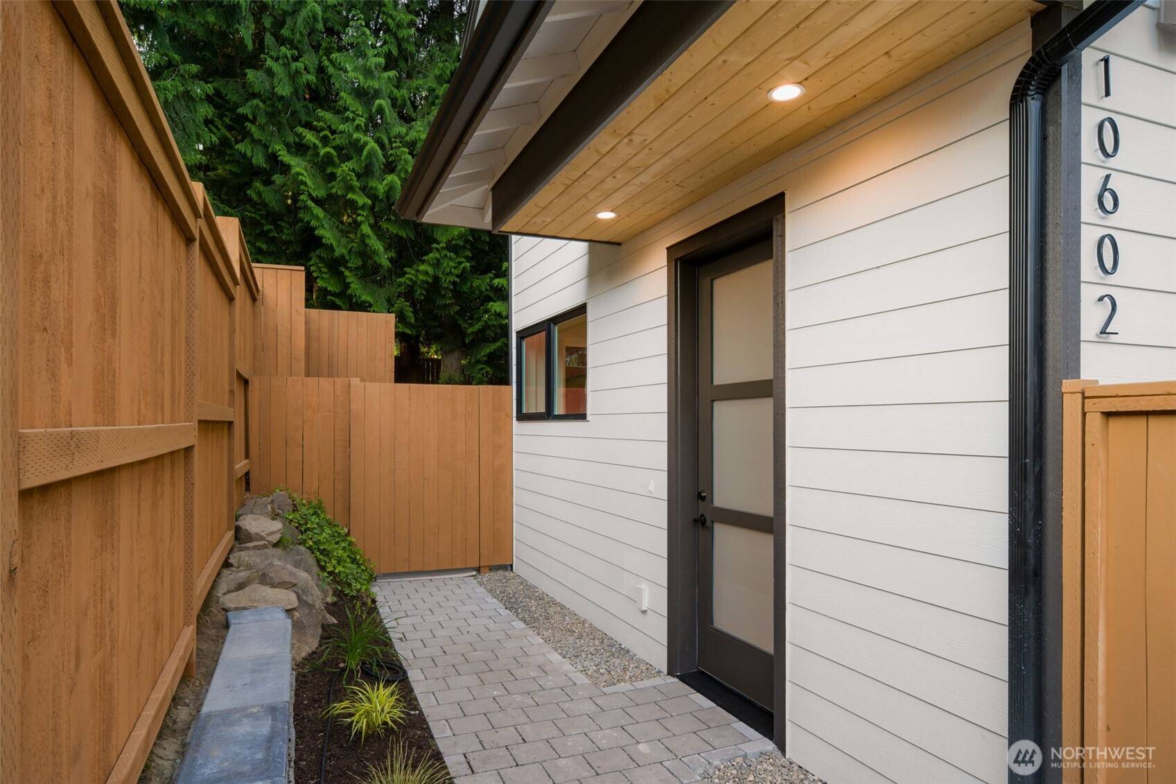 Kirkland, WA 98033,10602 NE 137th PL