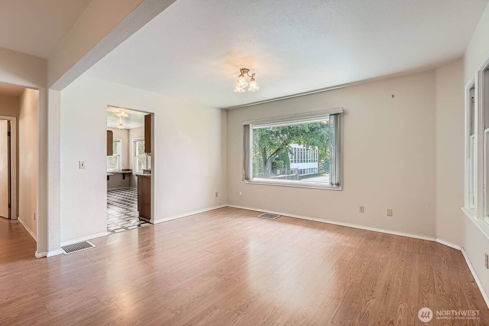 Seattle, WA 98117,8514 13th AVE NW