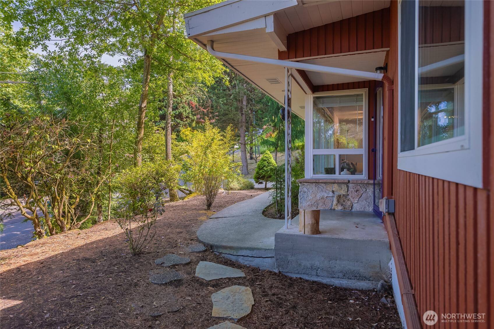 Mercer Island, WA 98040,2463 74th AVE SE