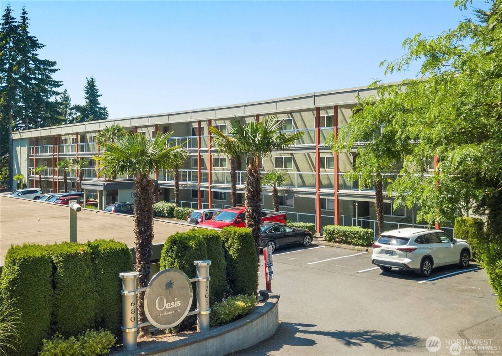 Bellevue, WA 98005,701 122nd AVE NE #102