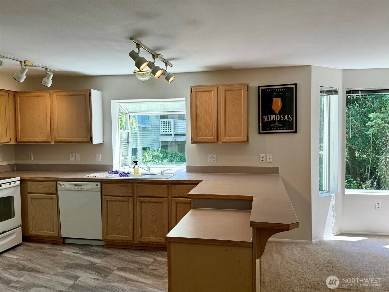 Kirkland, WA 98033,12315 NE 97th ST #D