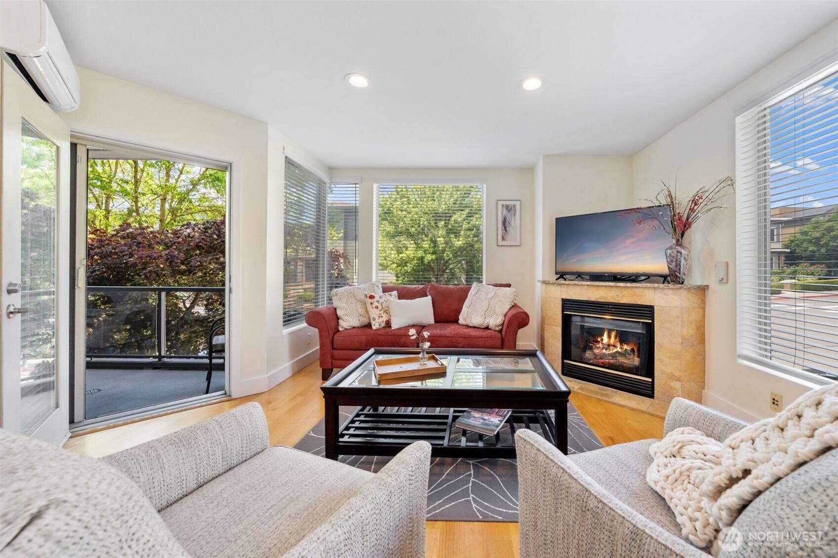 Kirkland, WA 98033,220 1st ST #206