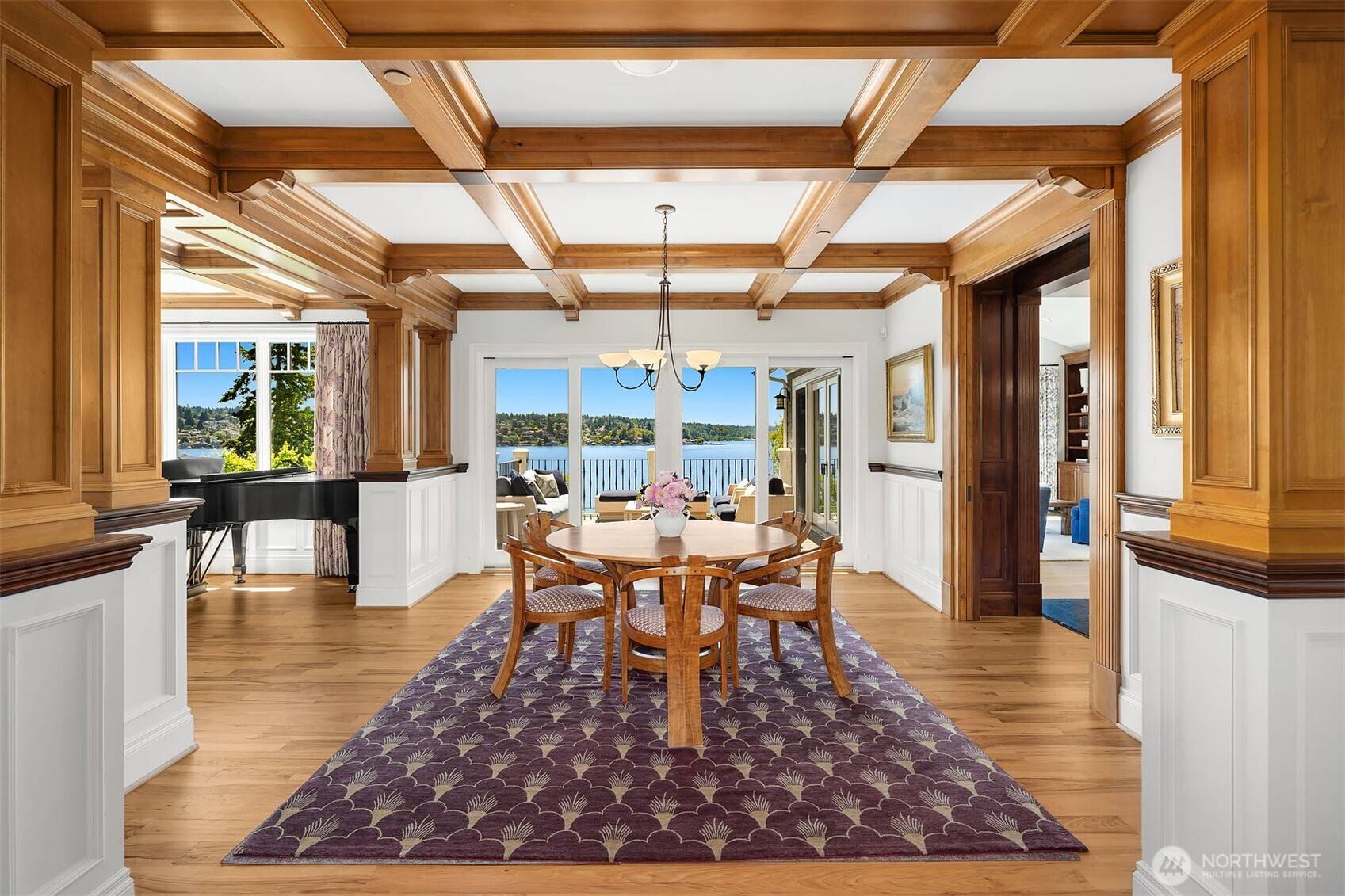 Mercer Island, WA 98040,8260 Avalon DR