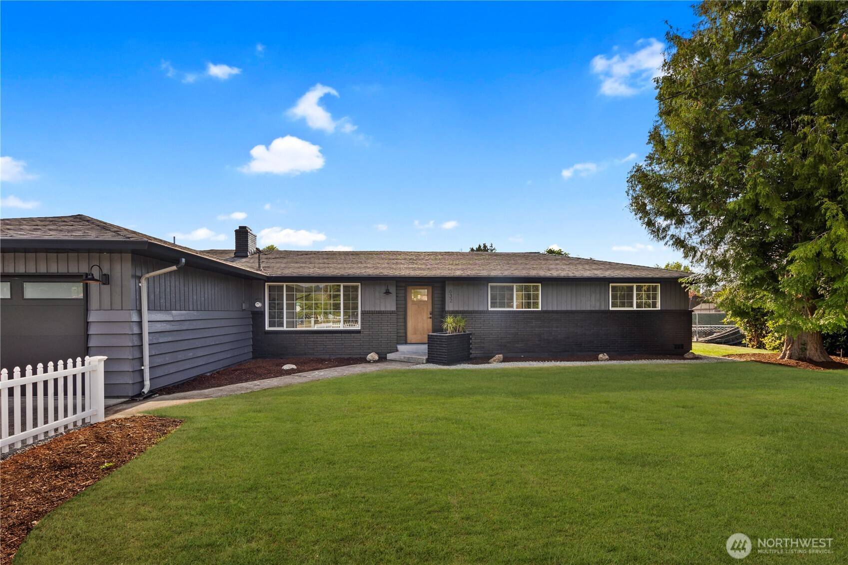 Sumner, WA 98390,632 valley AVE