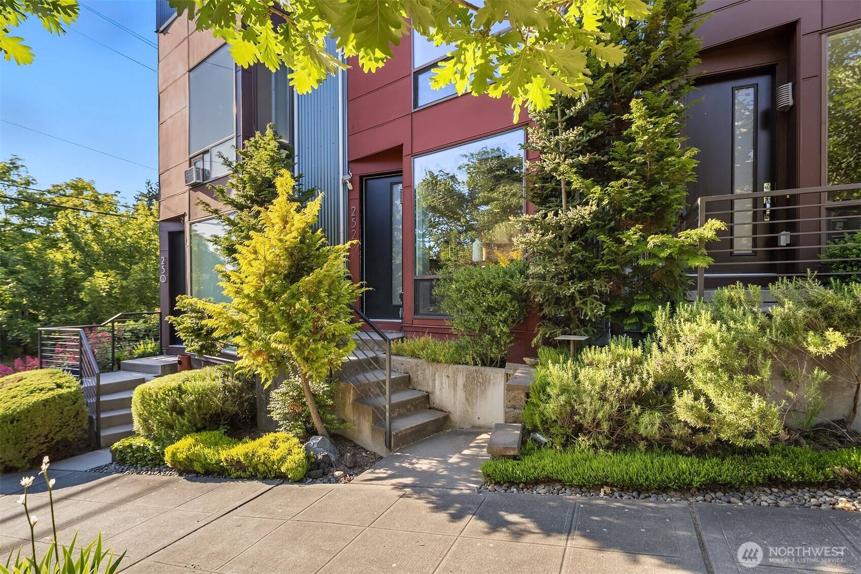 Seattle, WA 98102,252 E Roanoke ST