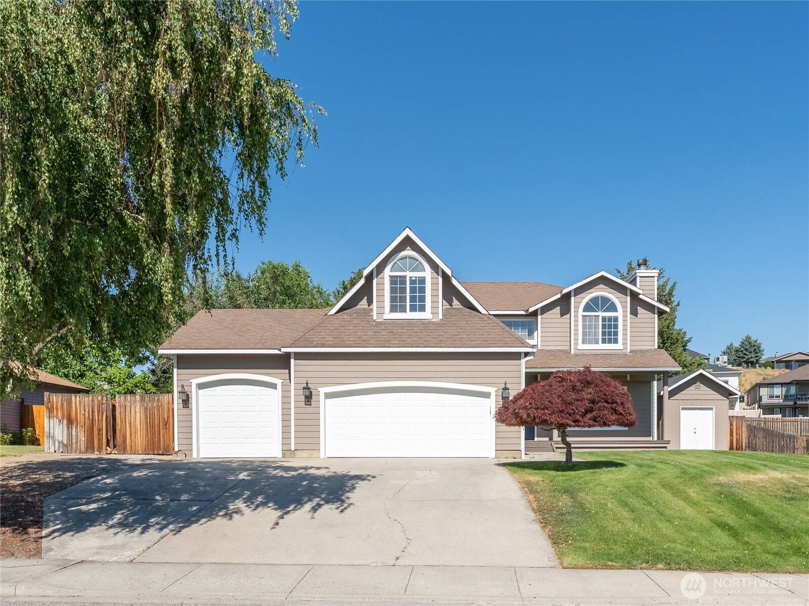 East Wenatchee, WA 98802,2422 Highland View DR