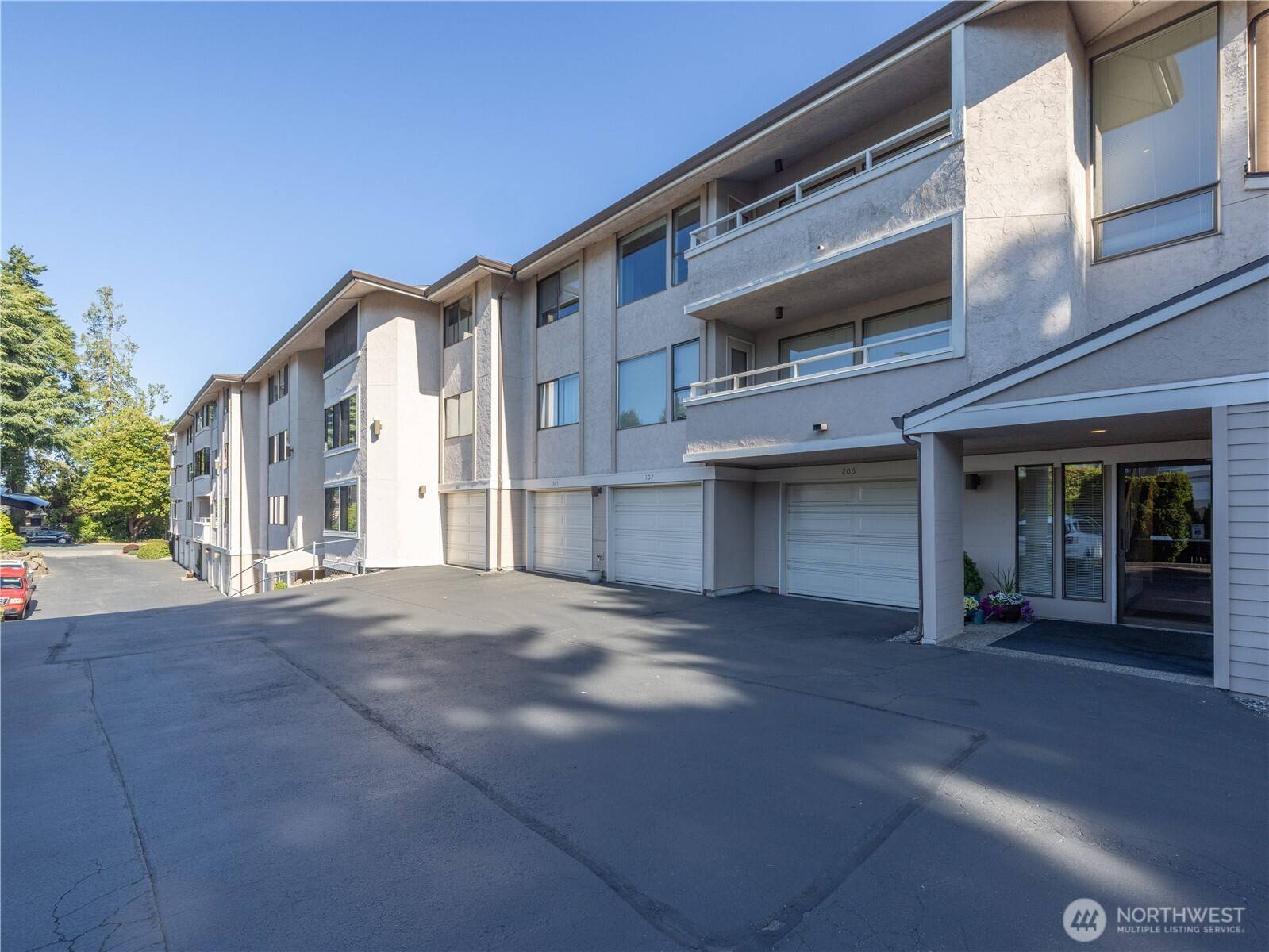 Edmonds, WA 98020,1113 5th AVE S #107
