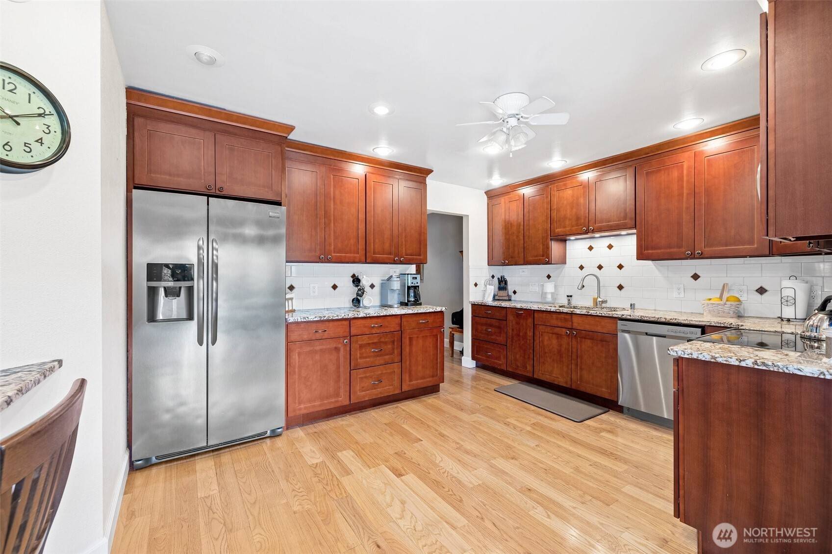 Kirkland, WA 98034,9715 NE Juanita DR #405