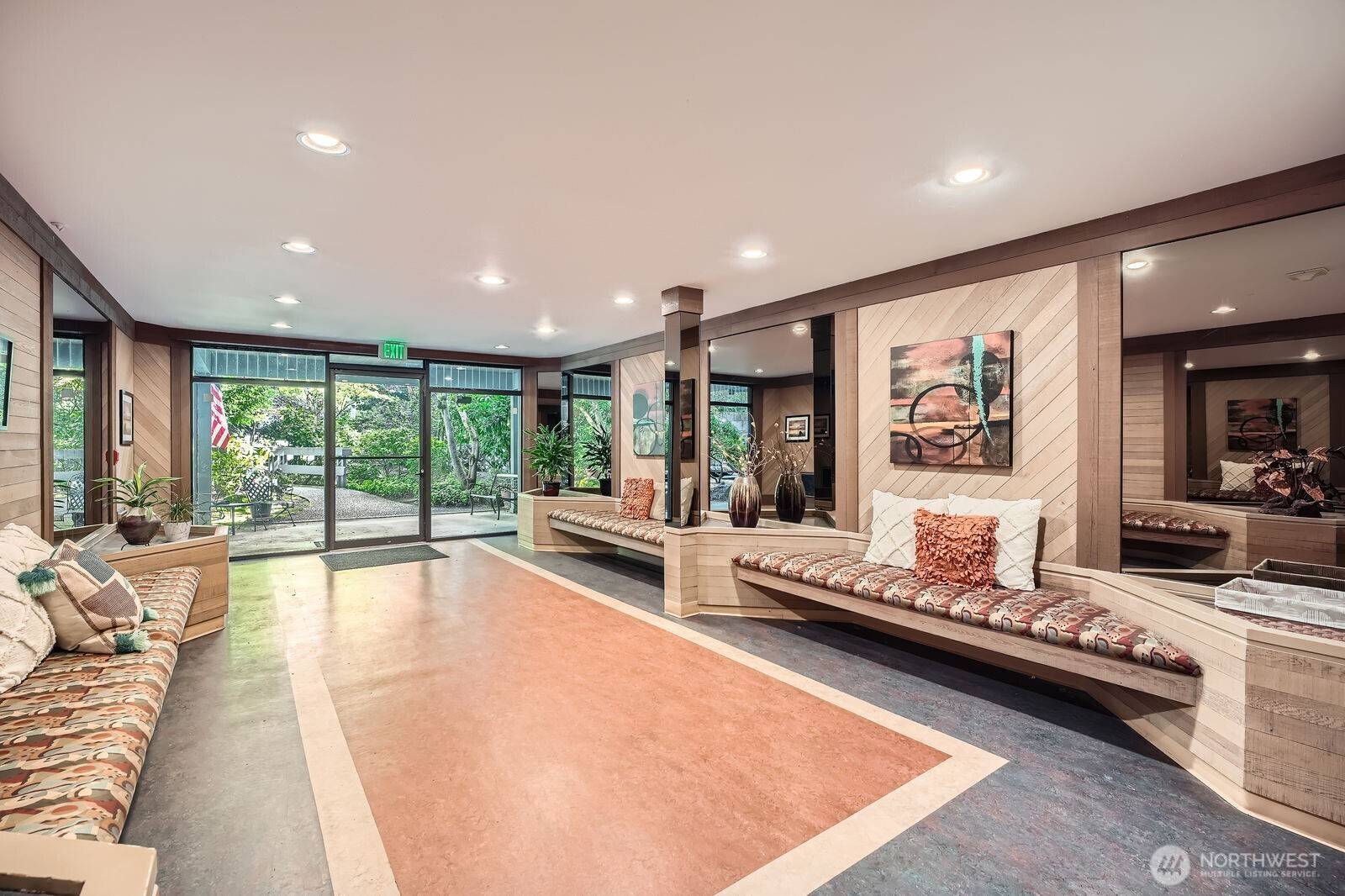 Mercer Island, WA 98040,7930 SE 34th ST #209