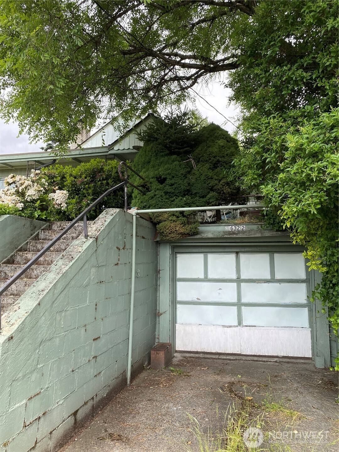 Kenmore, WA 98028,6322 NE 181st ST