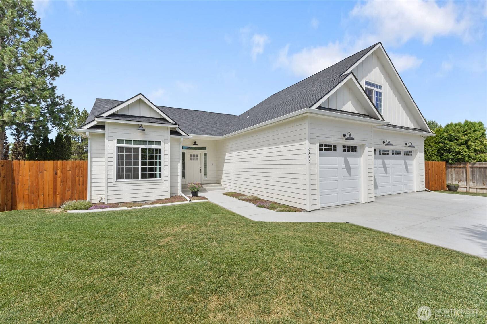 Moses Lake, WA 98837,9386 Albert WAY SE
