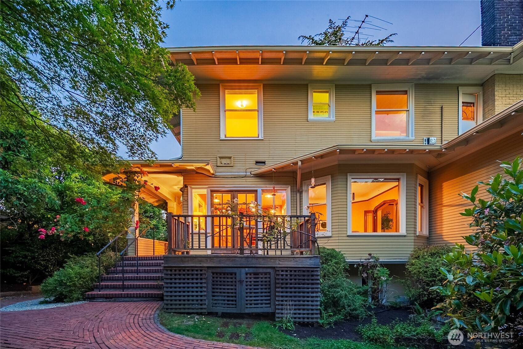 Seattle, WA 98102,1303 E Lynn ST