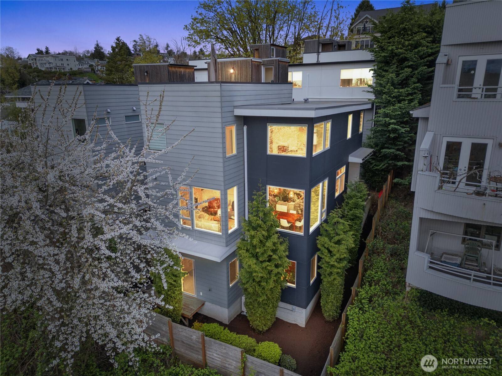 Seattle, WA 98119,1813 12th AVE W