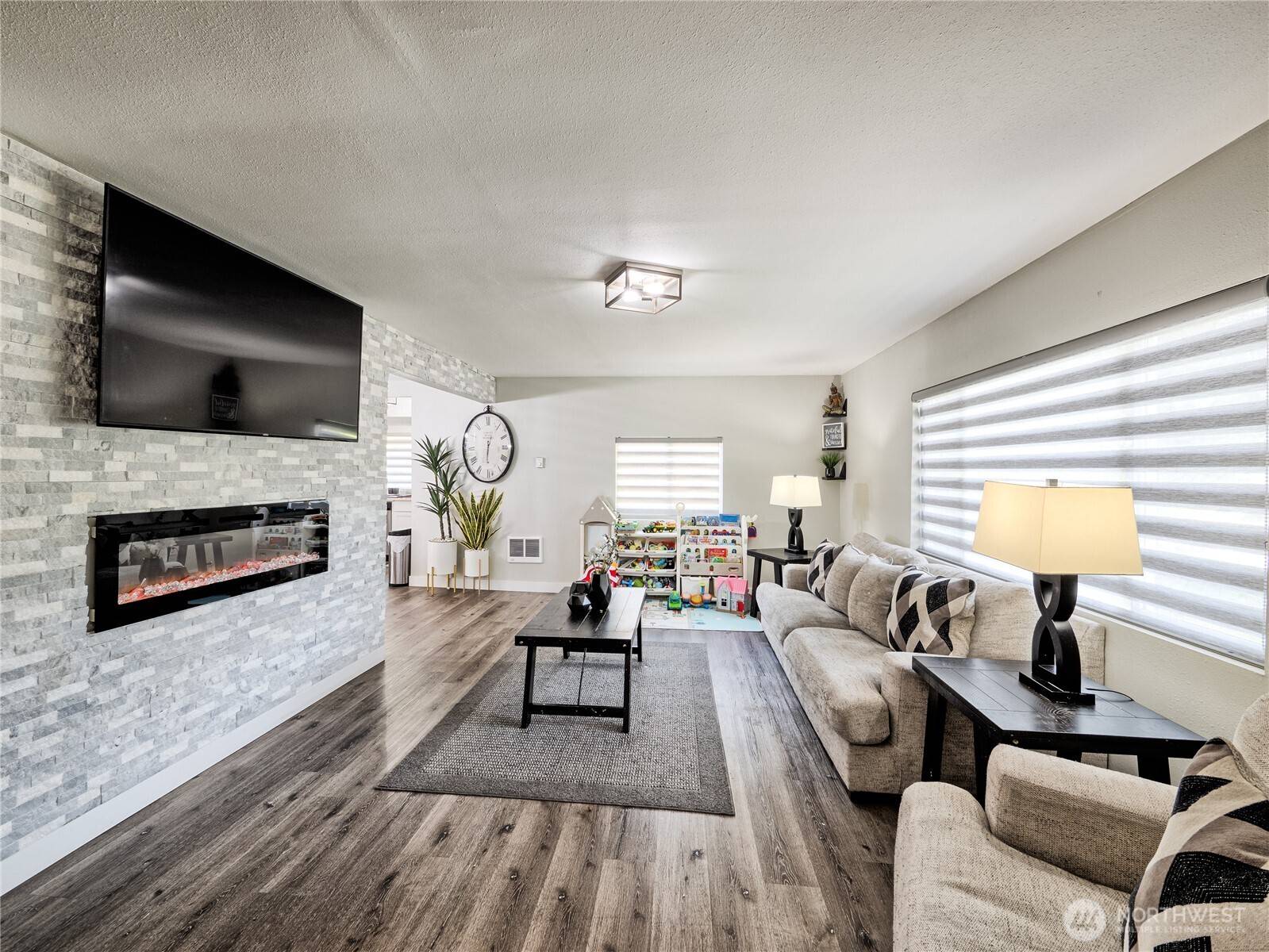 Roy, WA 98580,404 Nixon ST S