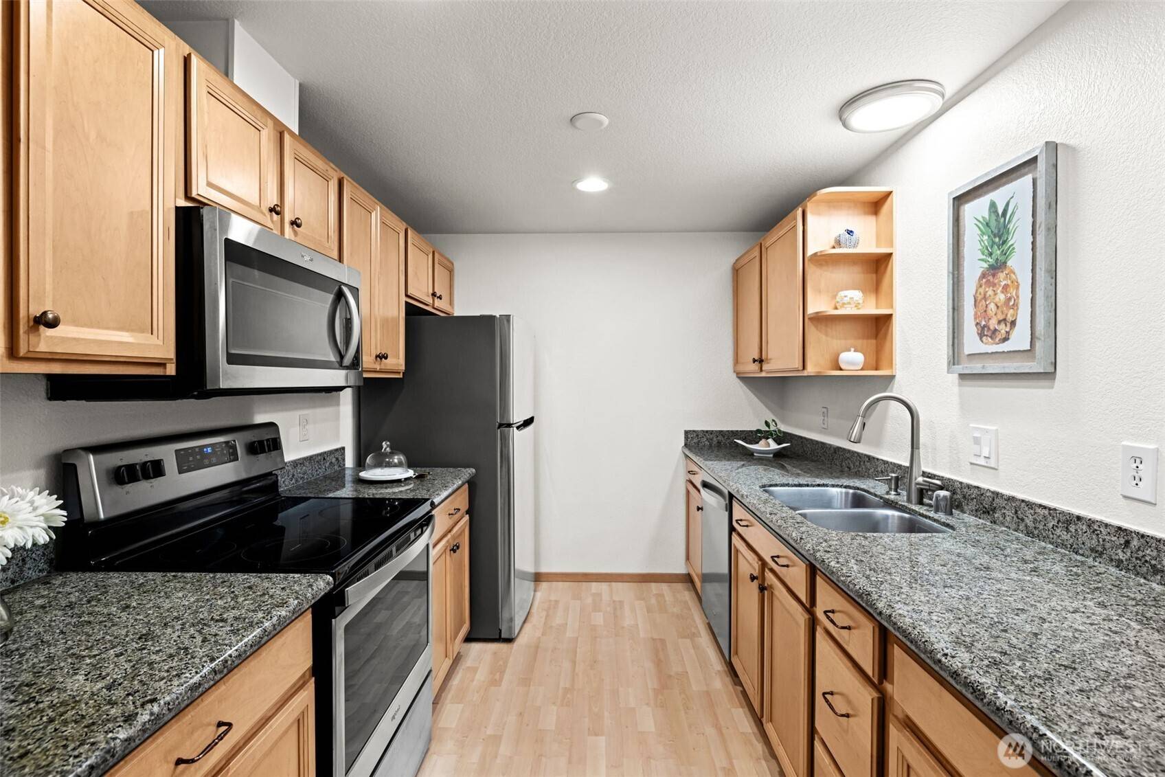 Kirkland, WA 98033,8218 126th AVE NE #E22
