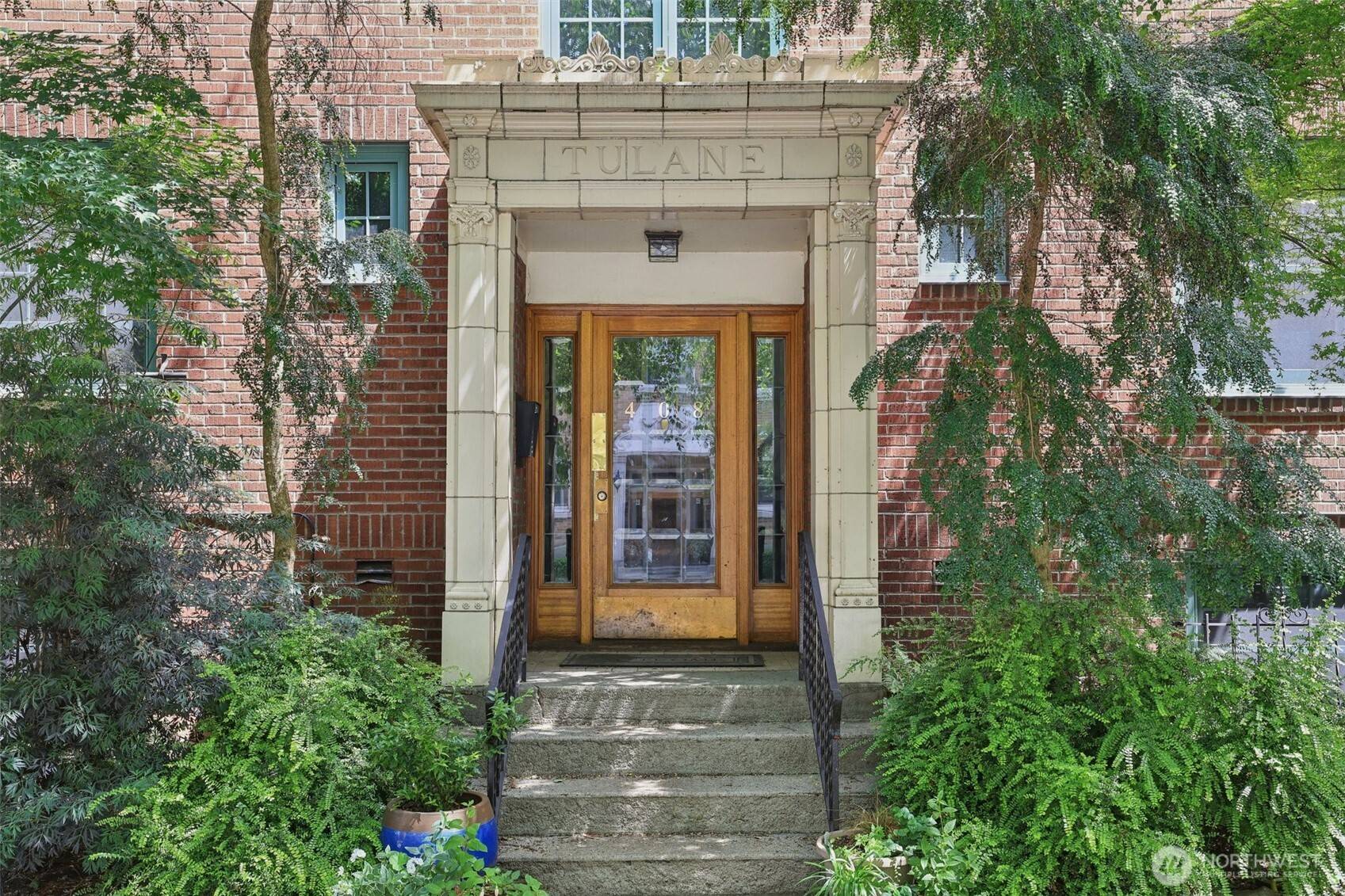 Seattle, WA 98102,408 Bellevue AVE E #206