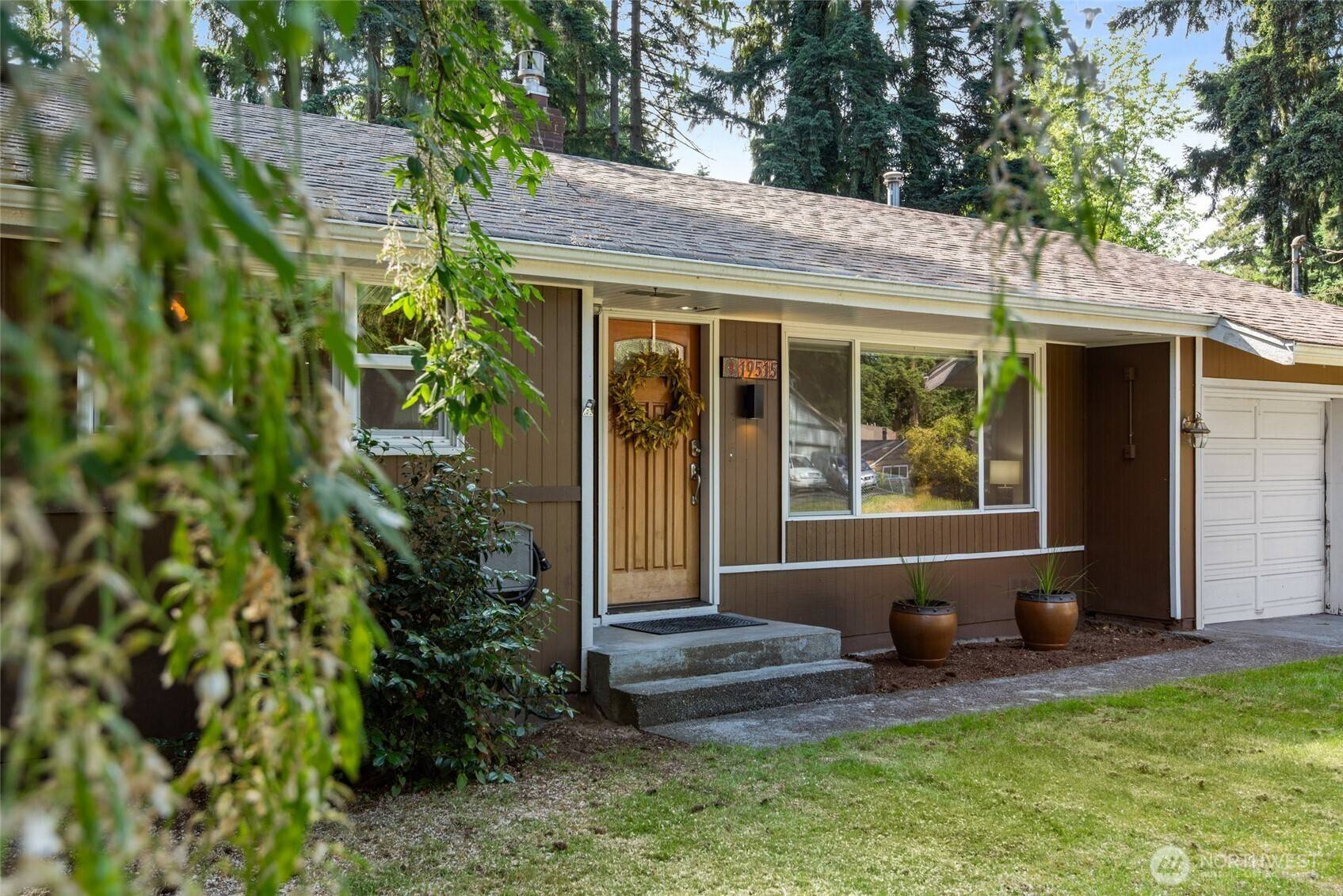 Shoreline, WA 98155,19515 7th AVE NE