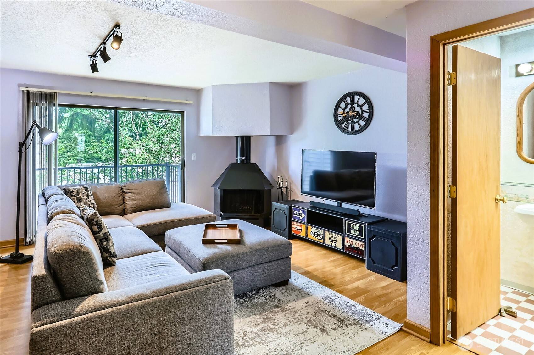 Edmonds, WA 98026,8605 244th ST SW #3F