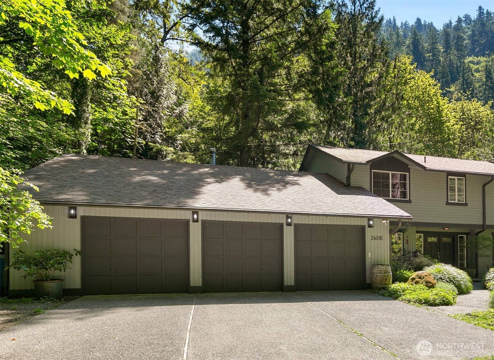 Issaquah, WA 98027,24016 SE 111th ST