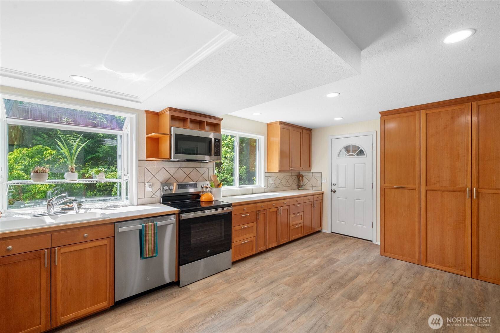 Edmonds, WA 98026,6129 144th ST SW