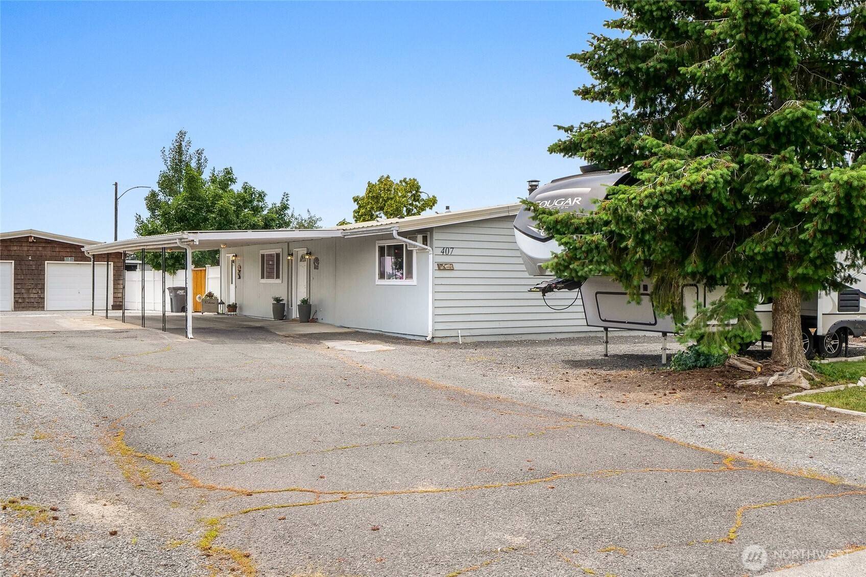 Moses Lake, WA 98837,407 Offut DR