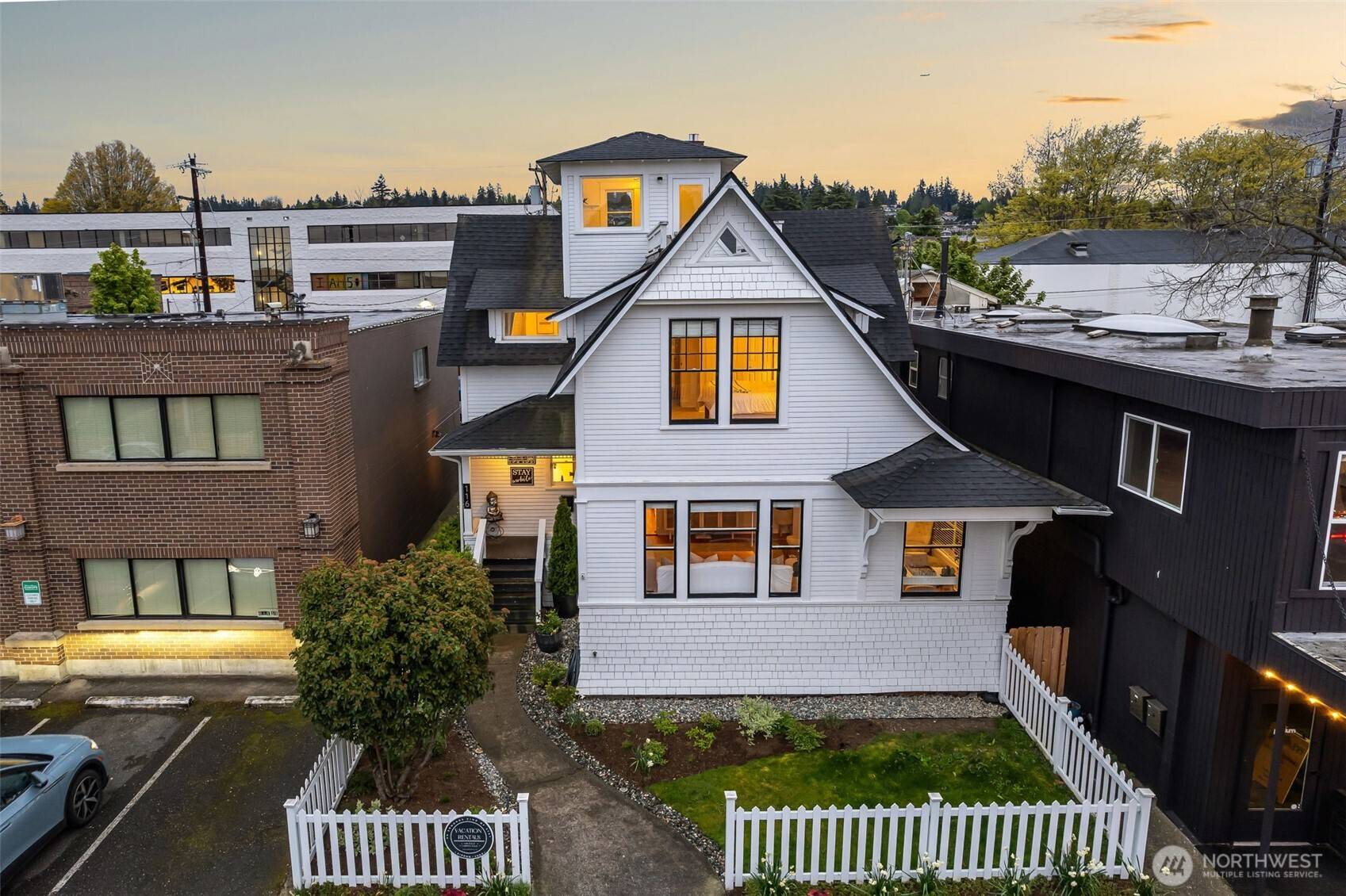 Edmonds, WA 98020,116 4th AVE N