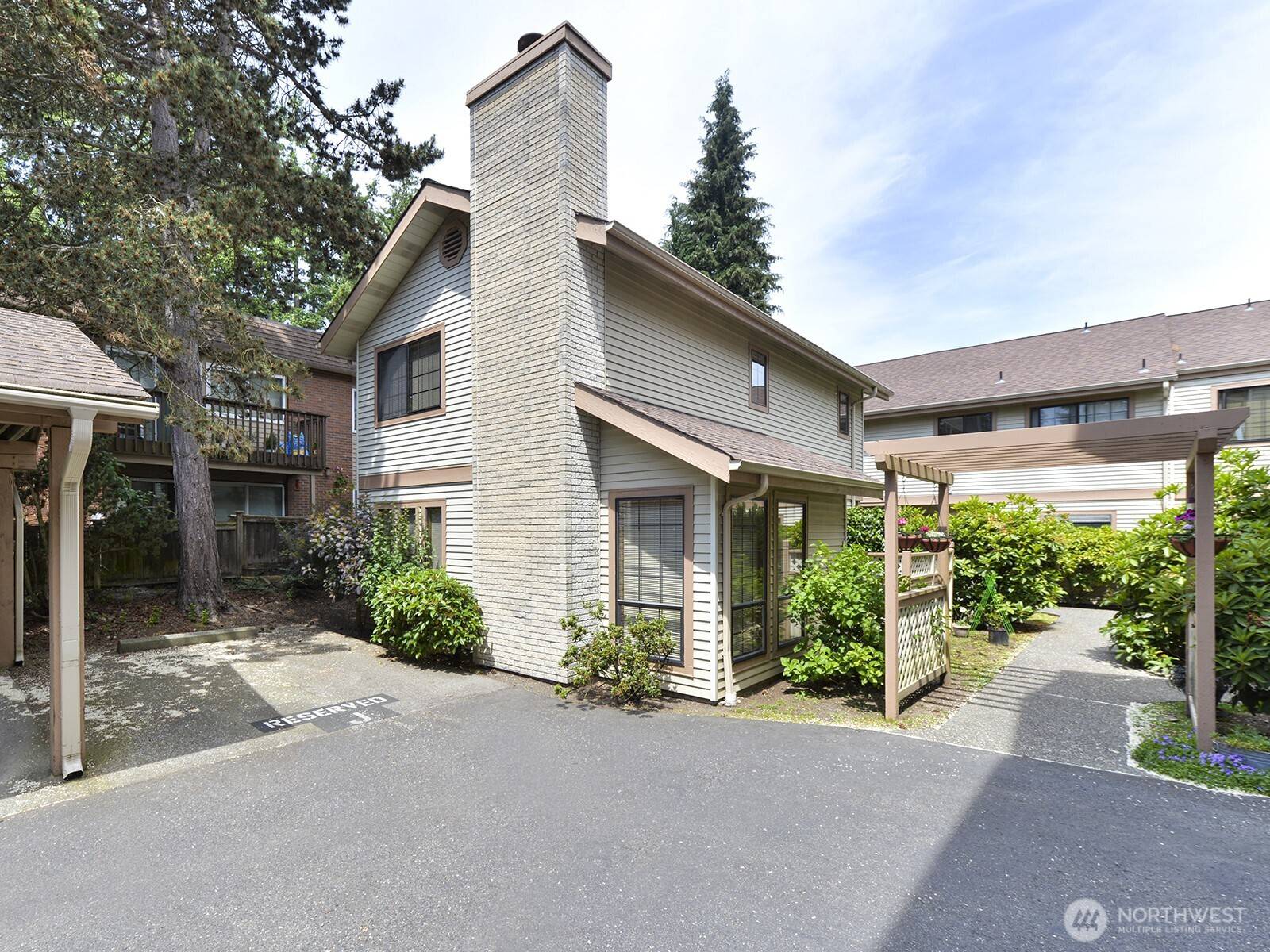 Shoreline, WA 98155,1572 NE 177th ST #B11