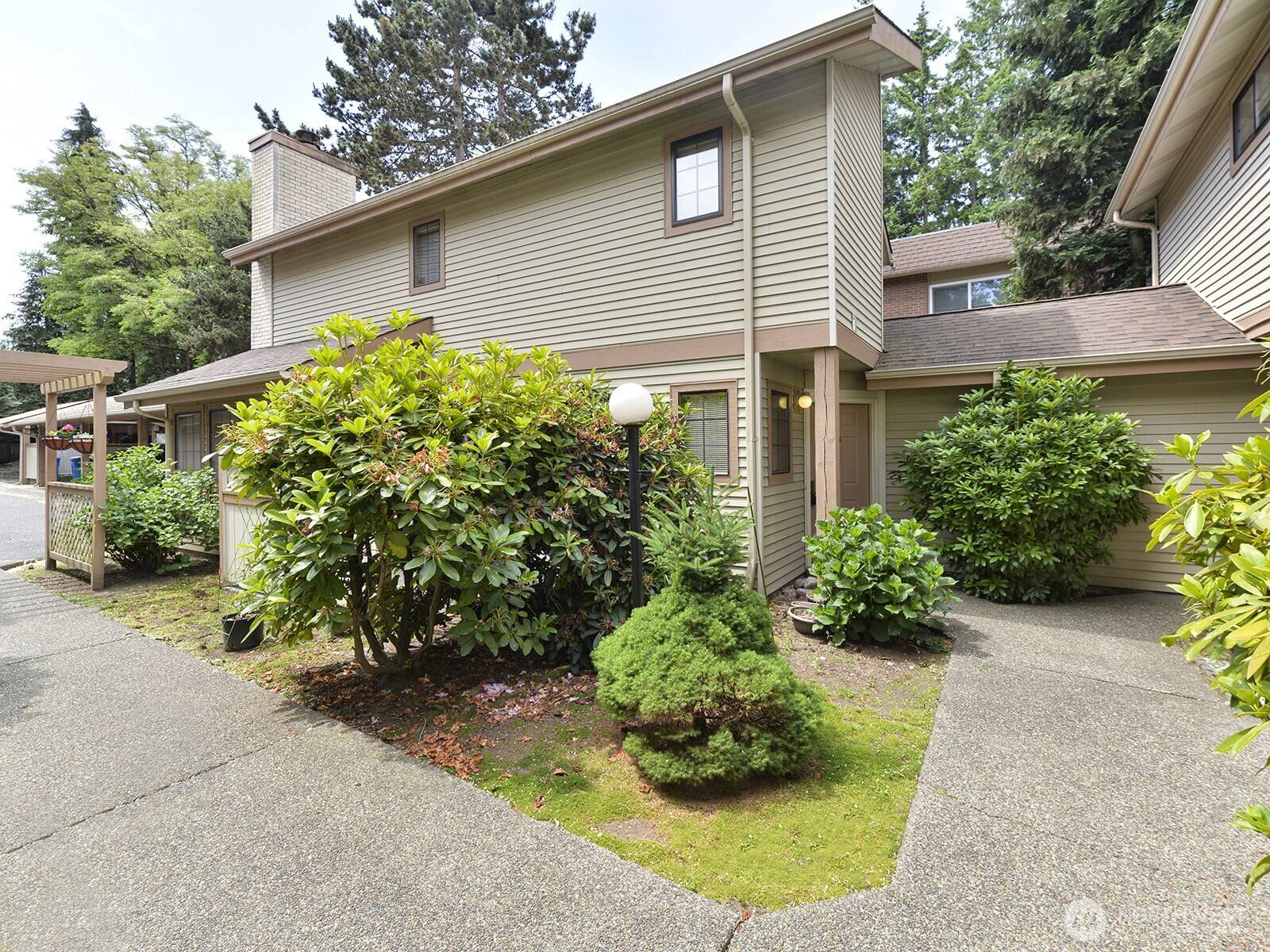 Shoreline, WA 98155,1572 NE 177th ST #B11