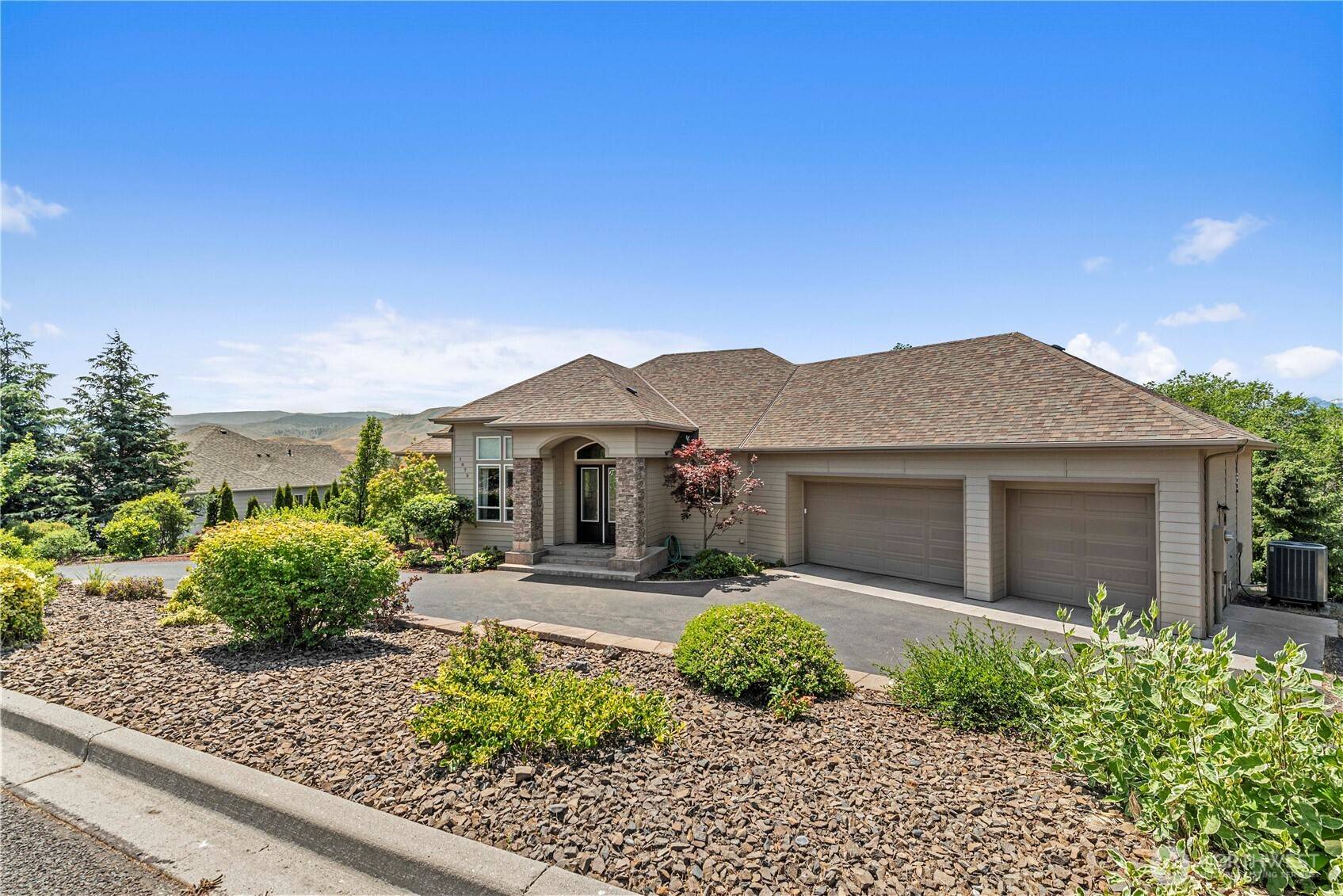 Wenatchee, WA 98801,1075 Ridge Crest DR