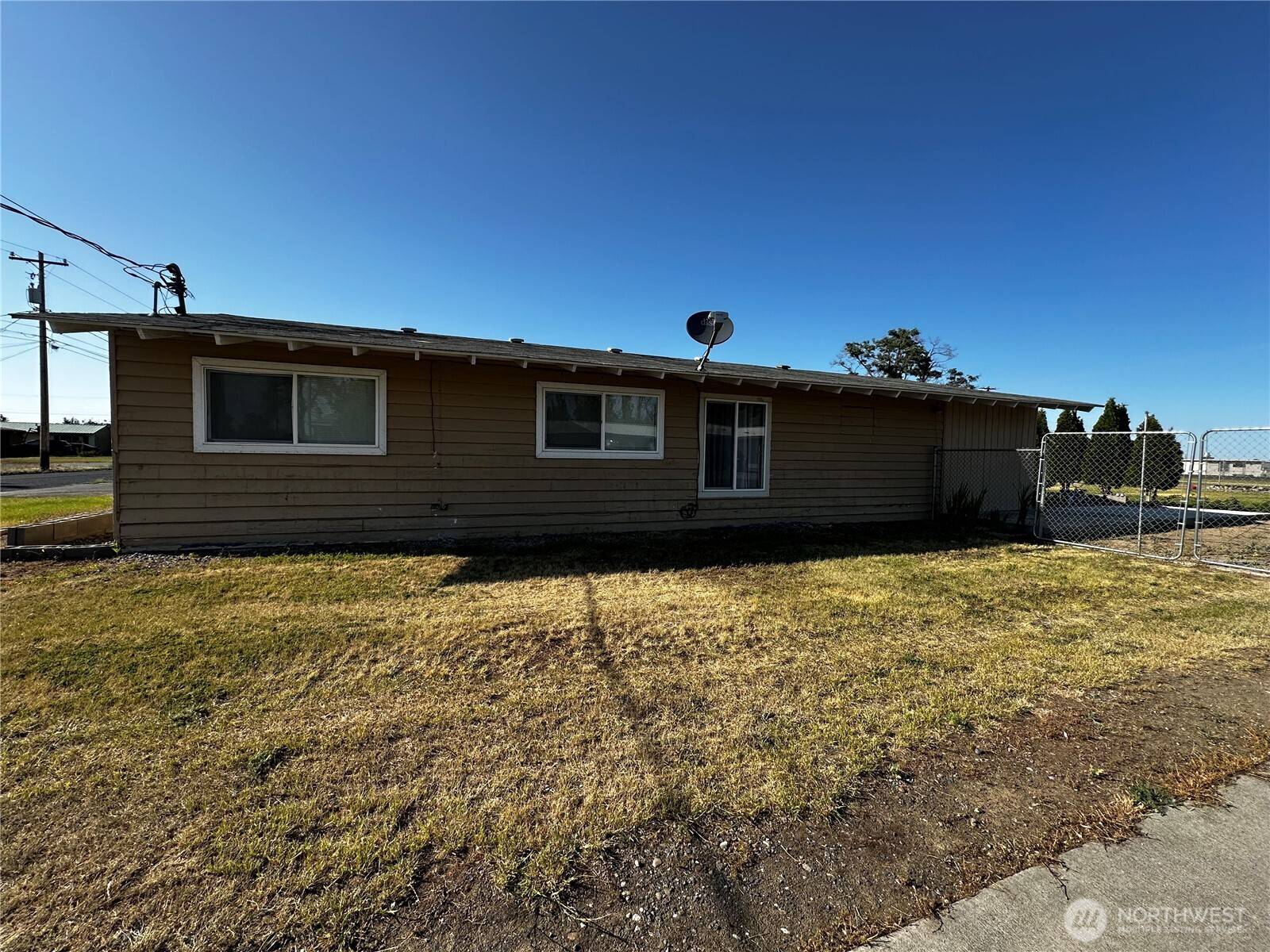 Moses Lake, WA 98837,438 Biggs DR